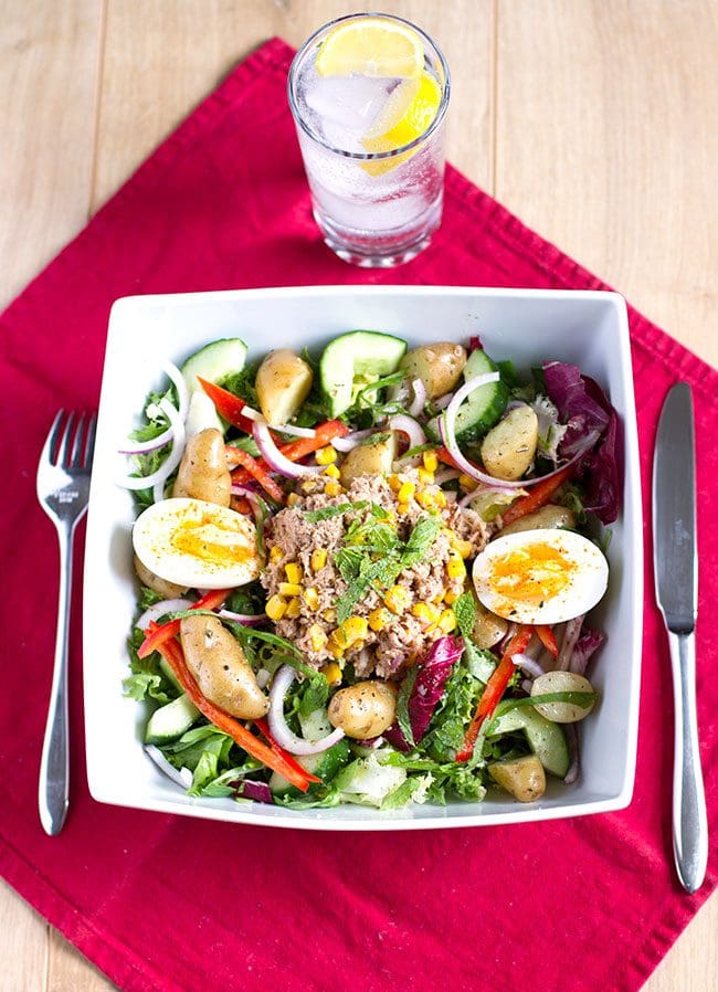 Salade Niçoise with warm potatoes - Love the Kitchen